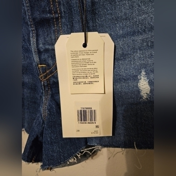 Levi's Ribcage Shorts - Picture 2 of 6